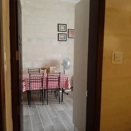 Full 2-storey House While On Hébergement de vacances *