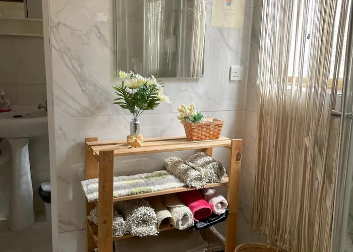 펜션 Full 2-storey House While On Hamrun