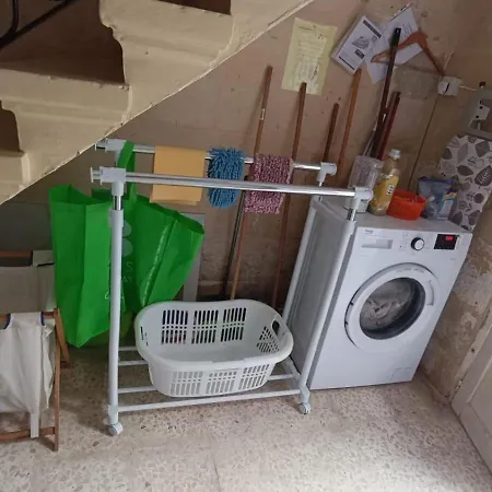 Full 2-storey House While On 度假居 Hamrun